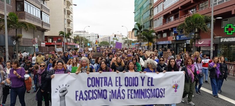 Exito rotundo de las manifestaciones del 8M en Canarias: «Frente al odio fascista, orgullo feminista»